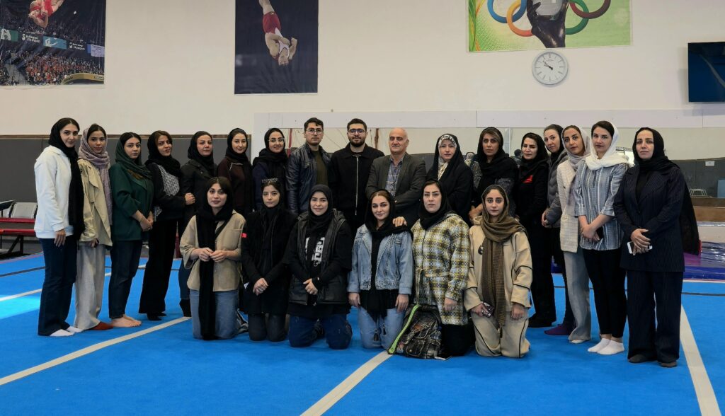 تدریس علیرضا حمامی در دوره داوری ژیمناستیک برای همه به میزبانی ارومیه